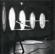 32/01 Installation mit Diaprojektor, 1983